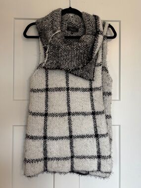 Sleeveless Windowpane Knit Vest Sweater